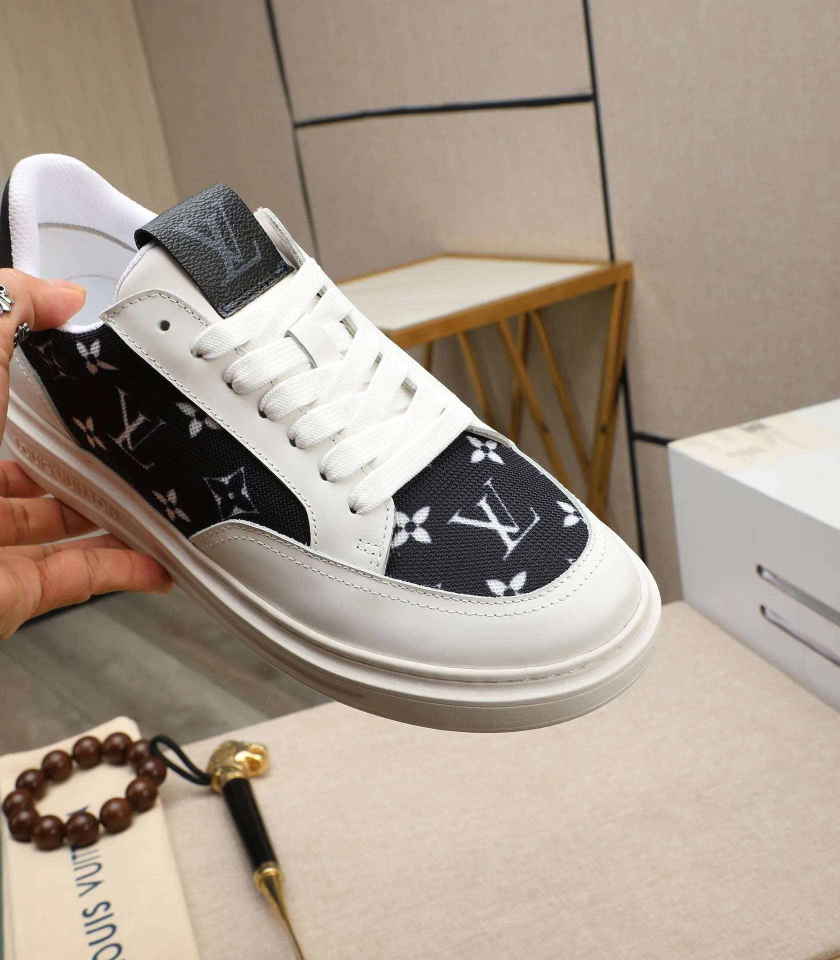 Men's shoes 💰540 💰(Niuli: full package) louis vuitton (Louis Vuitton/lv) top 🔍🔍 new models are on sale at the same time at the counter. The upper 🇮🇹 is imported from Italy, first-layer cowhide, and the lining is fully imported cowhide. 💪💪, completely 1⃣️ to 1 ⃣️Re-engraved🇮🇹💪💪, ⚠Sole: The original sole is specially provided by the original factory, the exclusive movable molded sole is super comfortable, ⚠The original factory follows the order, 🔍🔍high quality, you can enter and exit the counter at will, welcome to compare⚠. Code number:38-44
